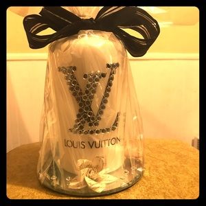 Single decorative candle